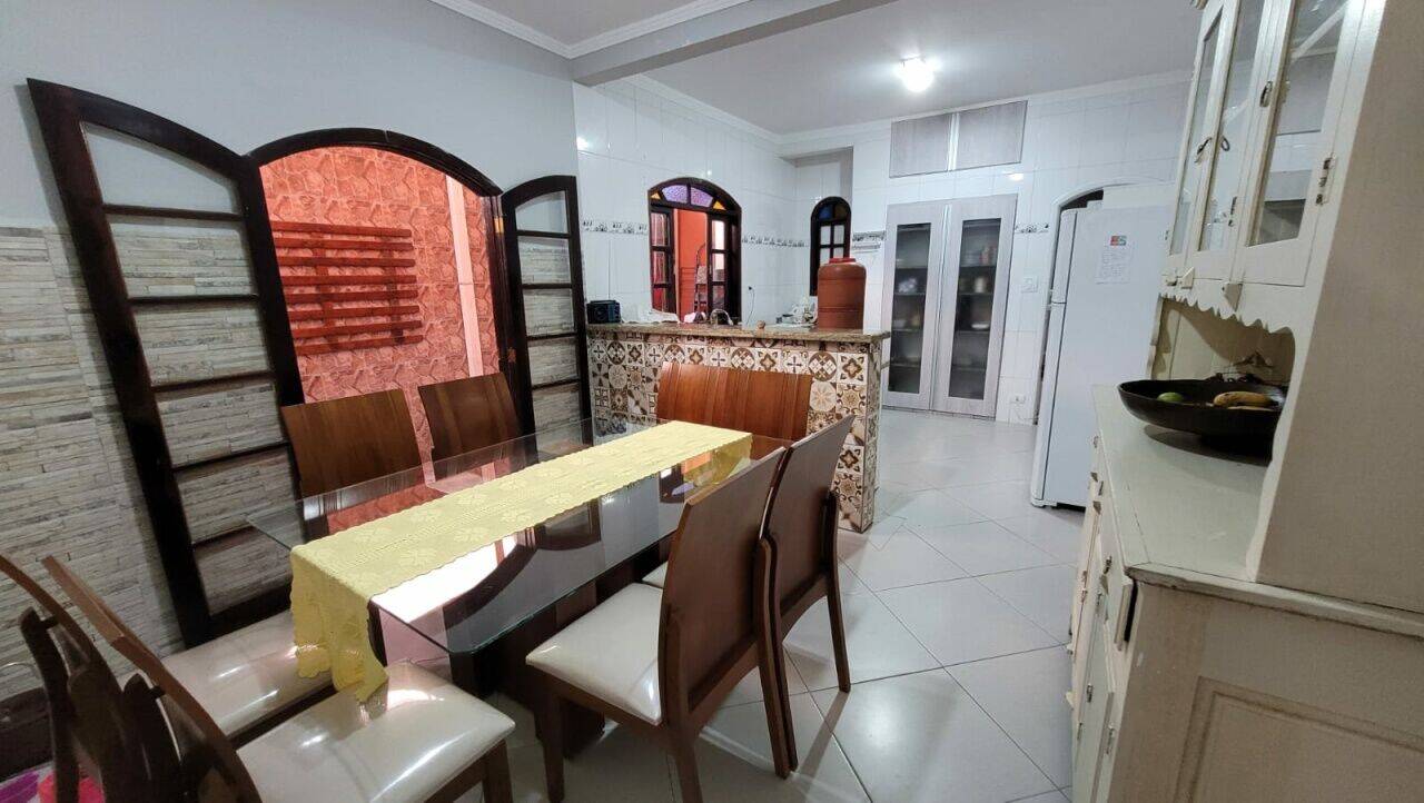 Casa, 5 quartos, 178 m² - Foto 2